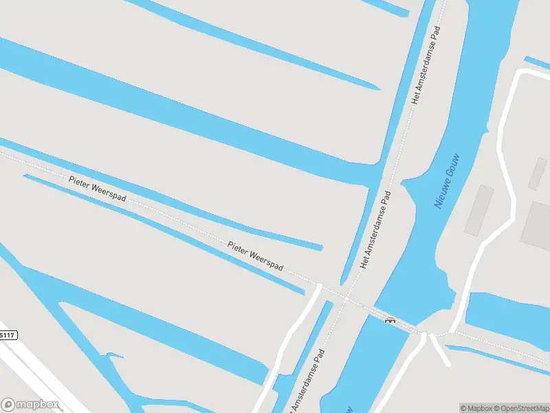 Traumahelikopter met grote spoed naar de Pieter Weerspad in Landsmeer vanwege personen te water