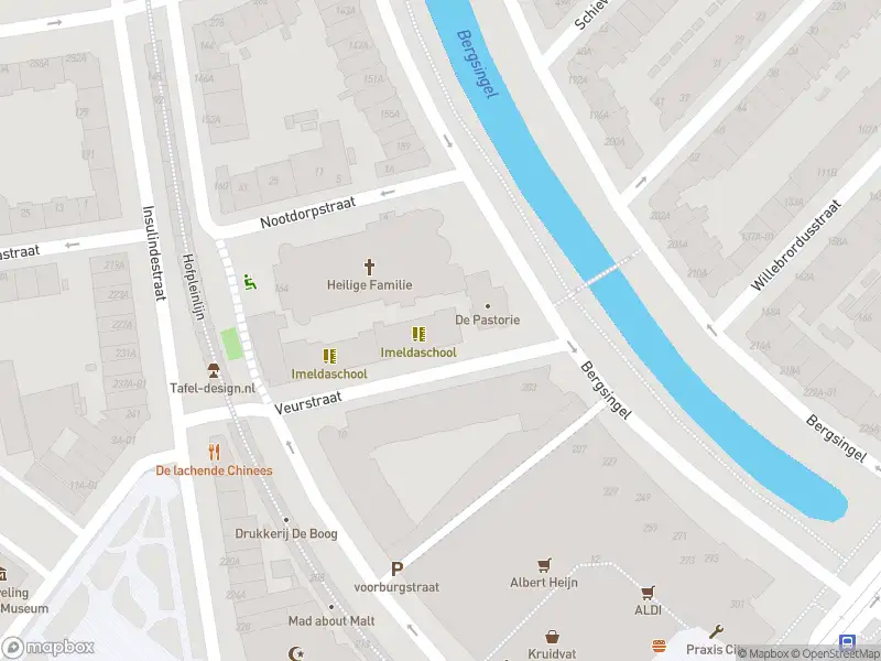 Ambulance met gepaste spoed naar de Veurstraat in Rotterdam