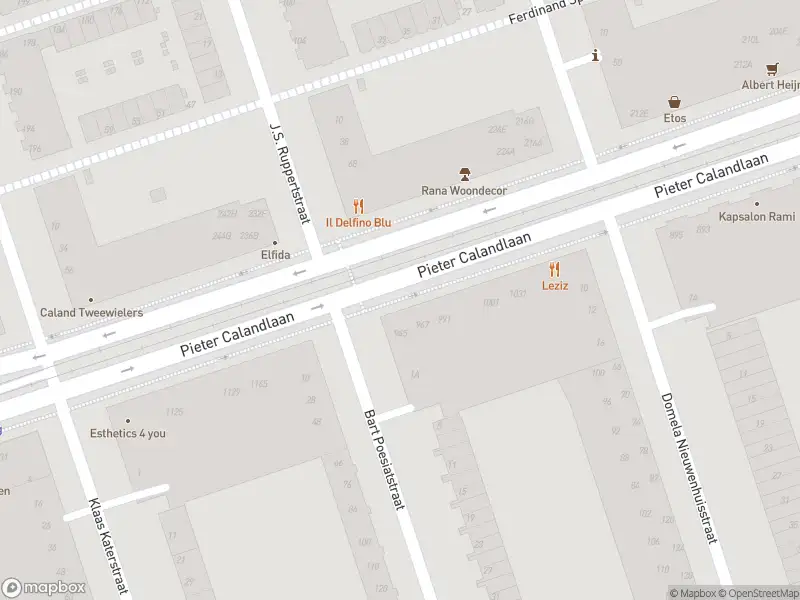 Ambulance met grote spoed naar de Johan Hofmanstraat in Amsterdam