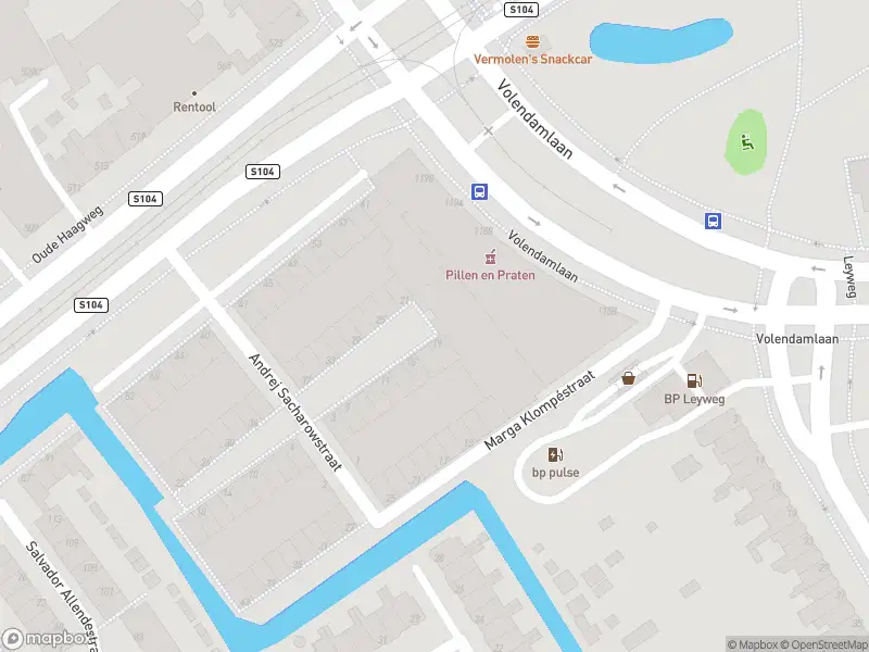 Ambulance met grote spoed naar de Marga Klompéstraat in 's-Gravenhage