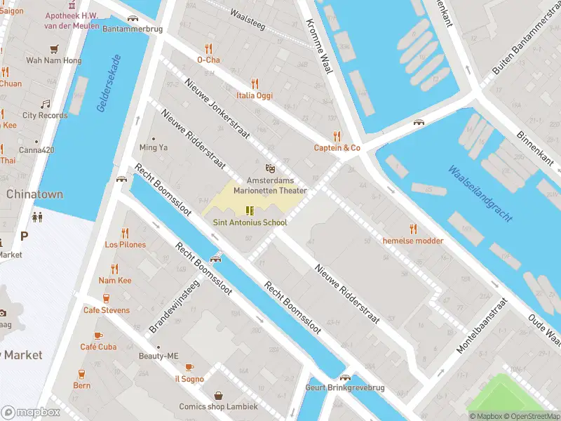 Ambulance met grote spoed naar de Lastageweg in Amsterdam