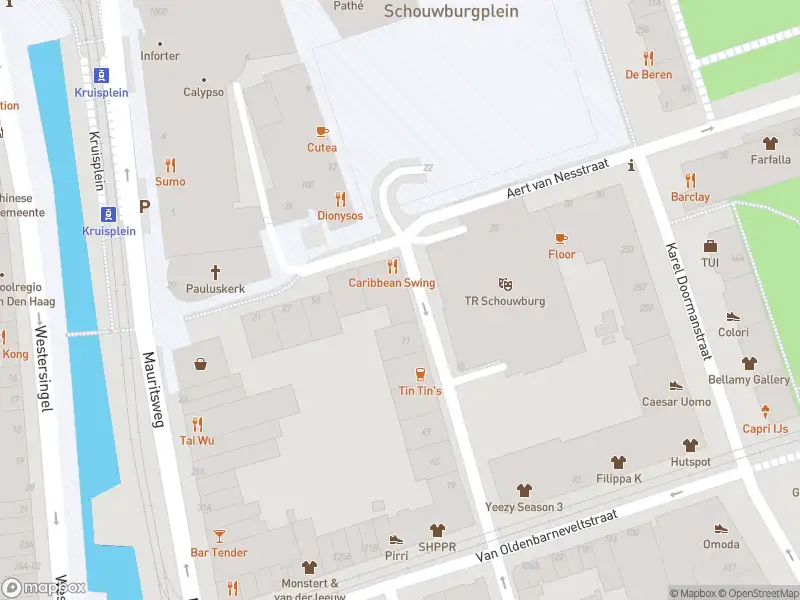 Ambulance met gepaste spoed naar de Mauritsstraat in Rotterdam