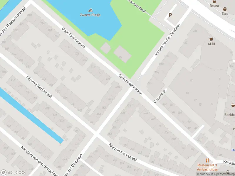 Ambulance met grote spoed naar de Oude Raadhuislaan in Rotterdam