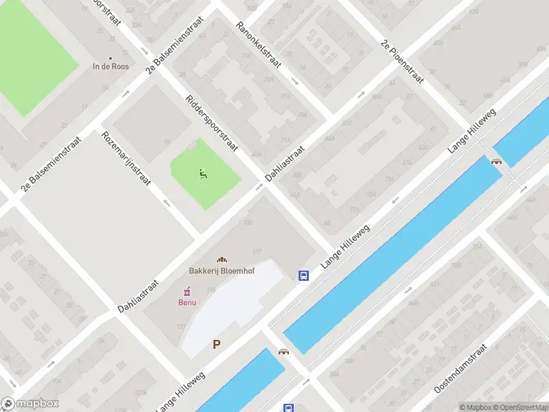 Ambulance met gepaste spoed naar de Dahliastraat in Rotterdam