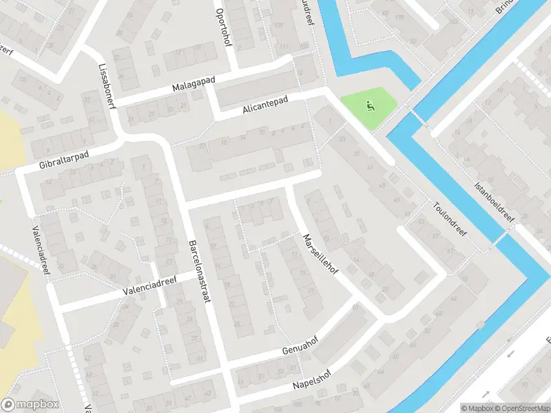 Ambulance met grote spoed naar de Marseillehof in Rotterdam