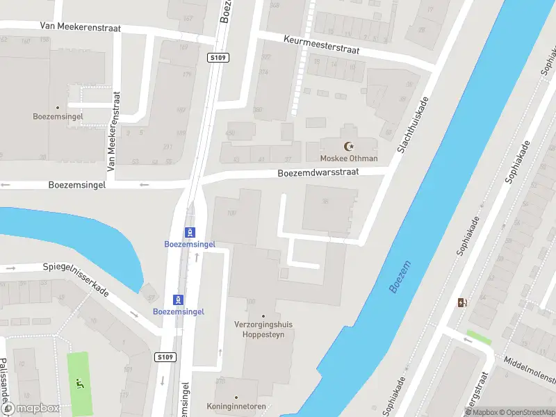 Ambulance met grote spoed naar de Boezemdwarsstraat in Rotterdam