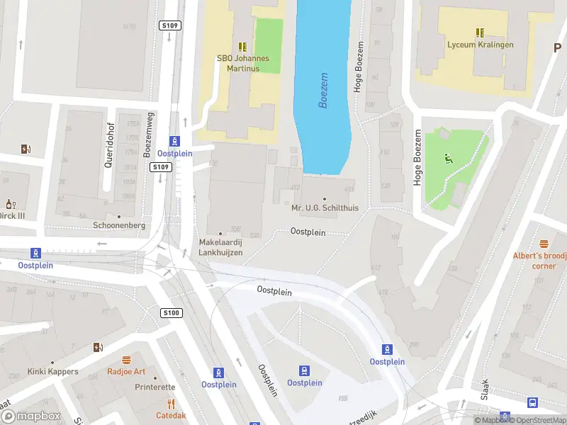 Ambulance met gepaste spoed naar de Oostplein in Rotterdam