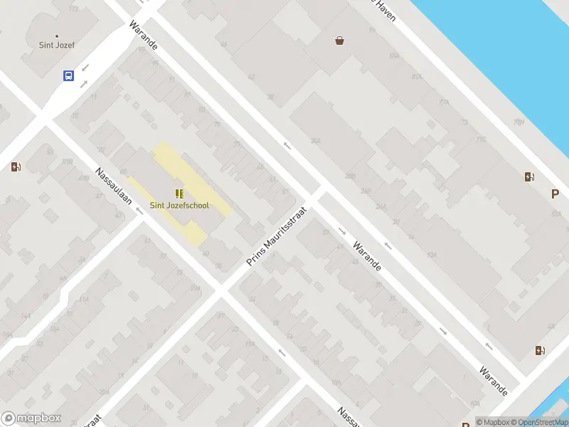 Ambulance met grote spoed naar de Prins Mauritsstraat in Schiedam