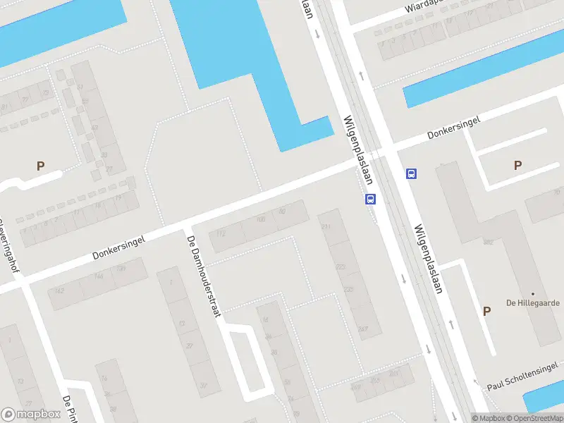 Ambulance met grote spoed naar de Donkersingel in Rotterdam
