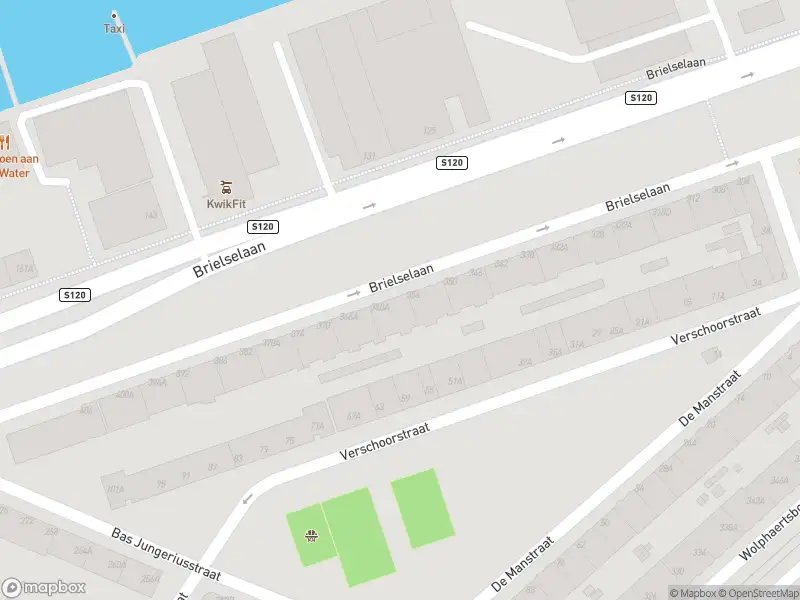 Ambulance met grote spoed naar de Brielselaan in Rotterdam