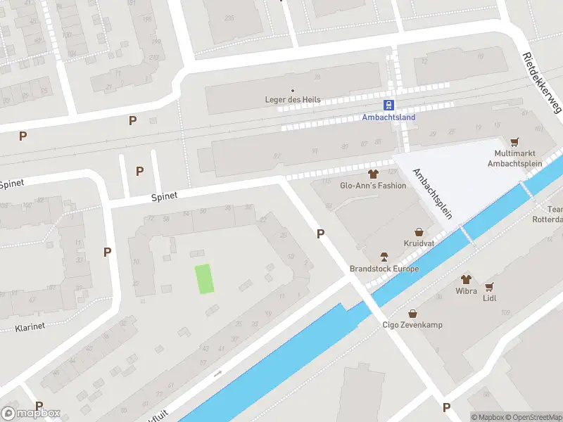 Ambulance met grote spoed naar de Spinet in Rotterdam