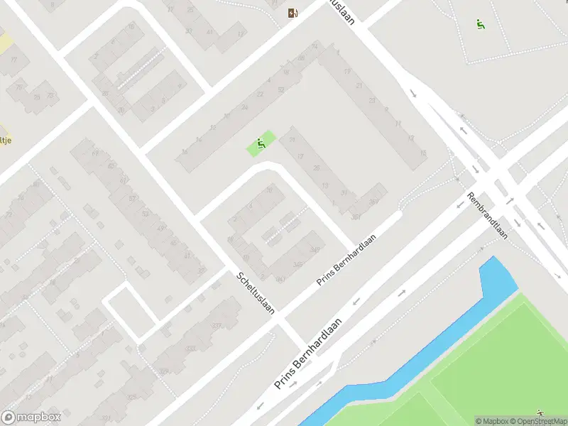 Ambulance met grote spoed naar de Johannes de Bekalaan in Voorburg