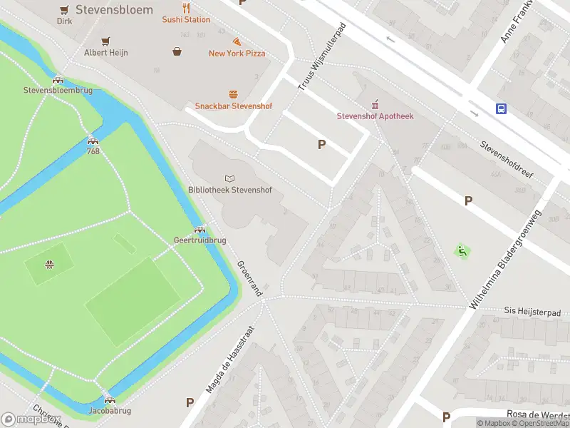 Ambulance met gepaste spoed naar de Trix Terwindtstraat in Leiden