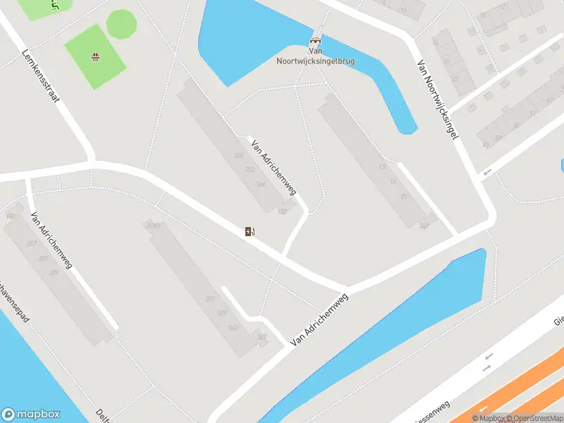 Ambulance met gepaste spoed naar de Van Adrichemweg in Rotterdam