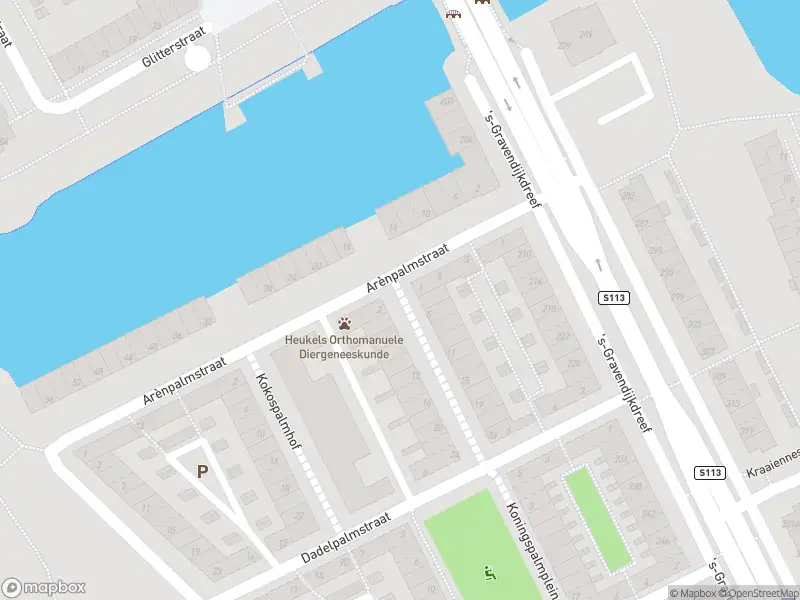 Ambulance met grote spoed naar de Kamerpalmhof in Amsterdam
