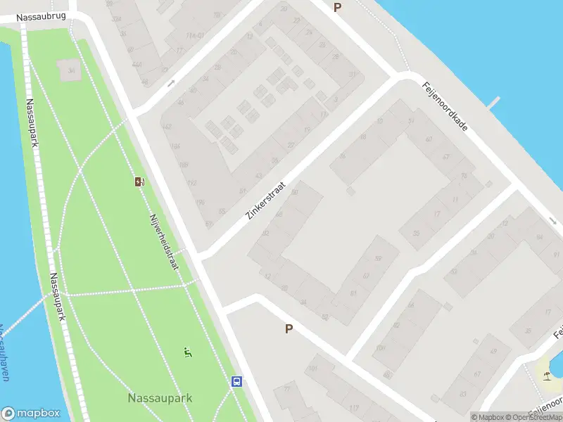 Ambulance met grote spoed naar de Zinkerstraat in Rotterdam