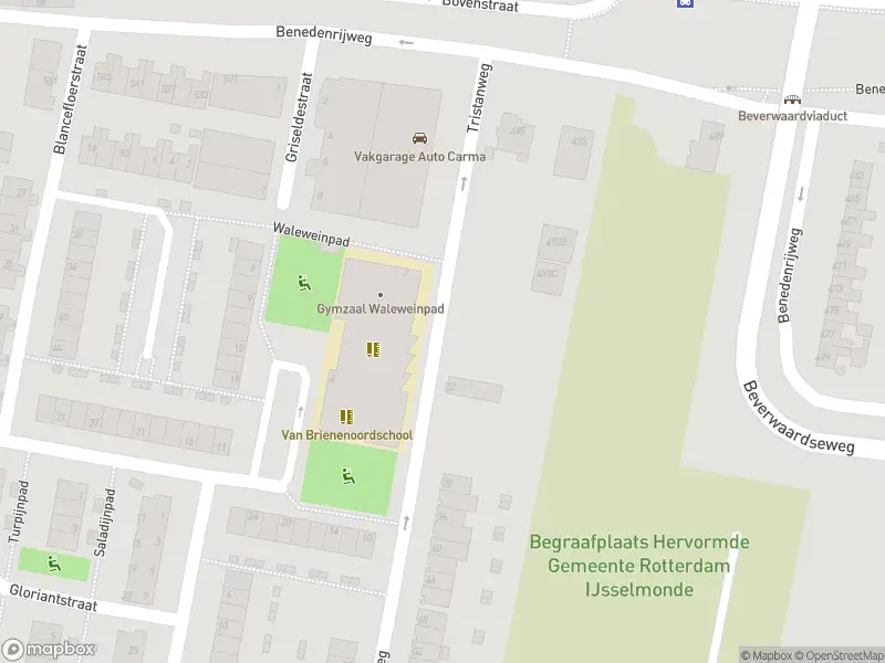 Ambulance met grote spoed naar de Tristanweg in Rotterdam