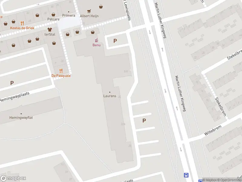 Ambulance met grote spoed naar de Sinclair Lewisplaats in Rotterdam