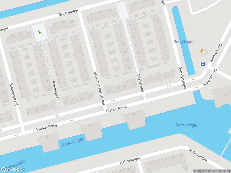 Ambulance met grote spoed naar de Rietkerkweg in Rotterdam