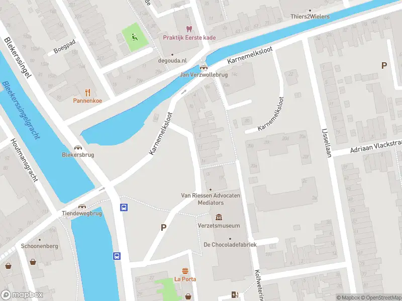 112 melding Brandweer met gepaste spoed naar de Klein Amerika in Gouda vanwege een liftopsluiting