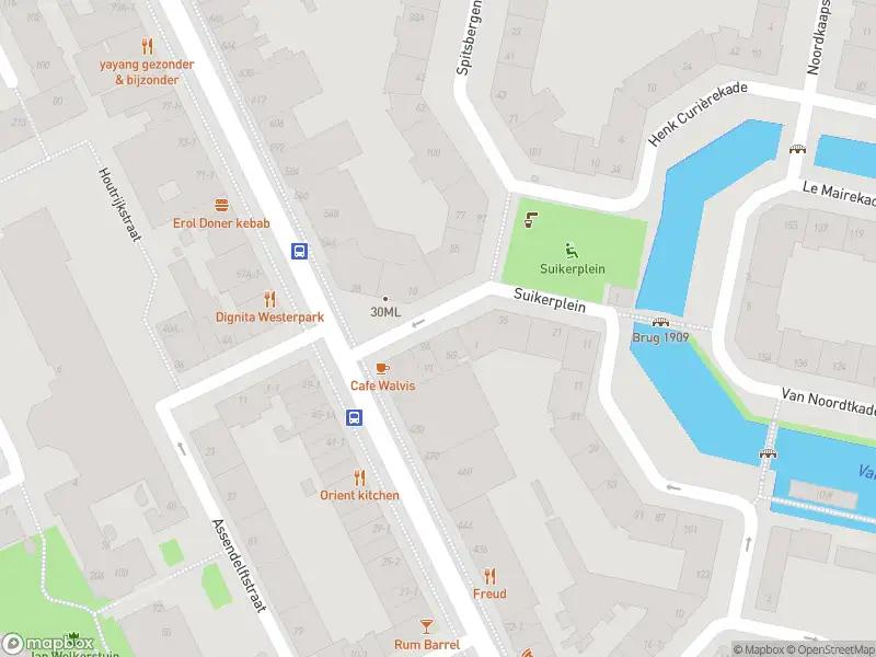 Ambulance met grote spoed naar de Van Noordtstraat in Amsterdam