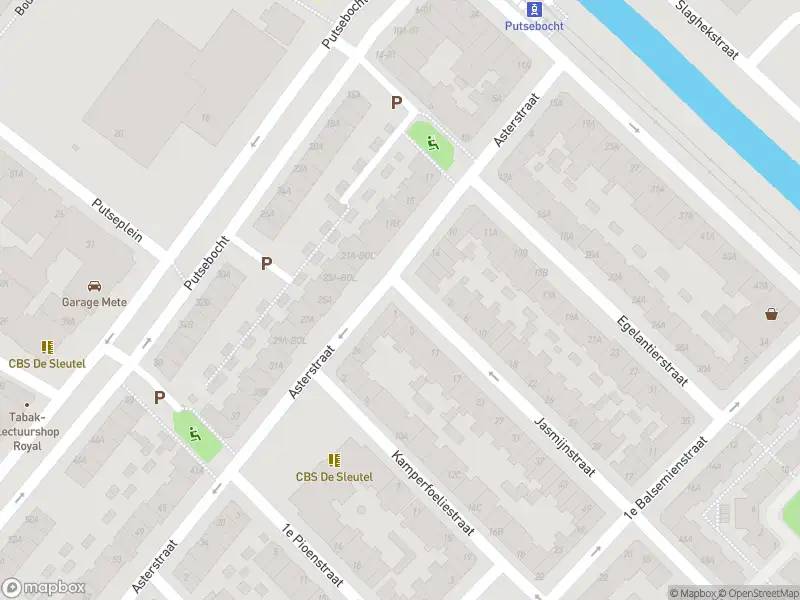 Ambulance met gepaste spoed naar de Asterstraat in Rotterdam