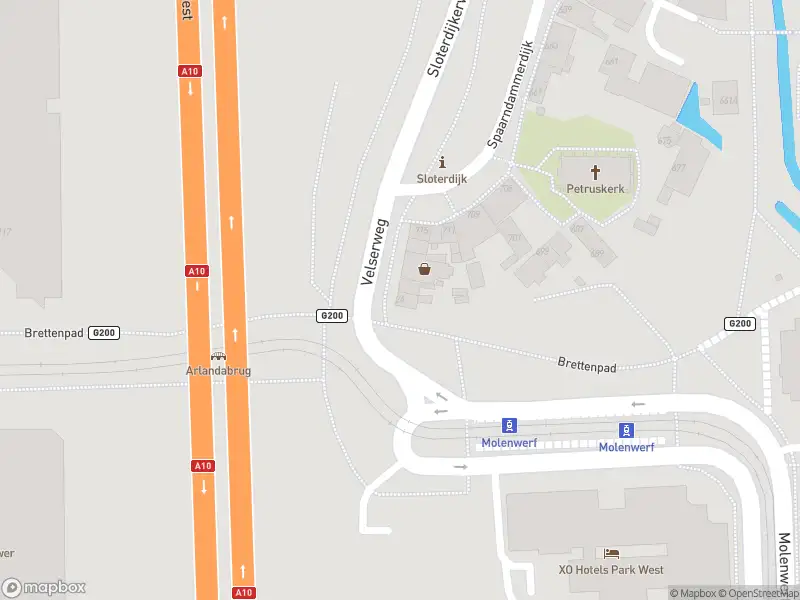 Ambulance met gepaste spoed naar de Velserweg in Amsterdam