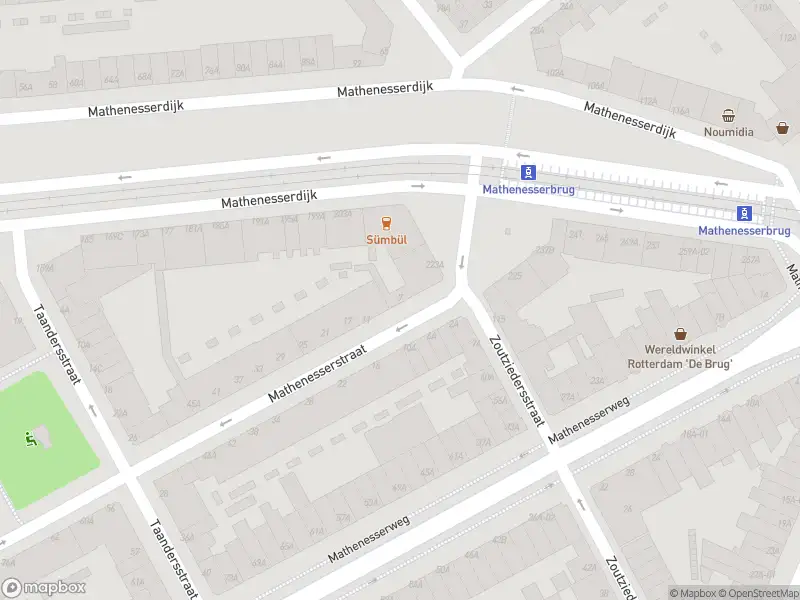 Ambulance met grote spoed naar de Mathenesserstraat in Rotterdam