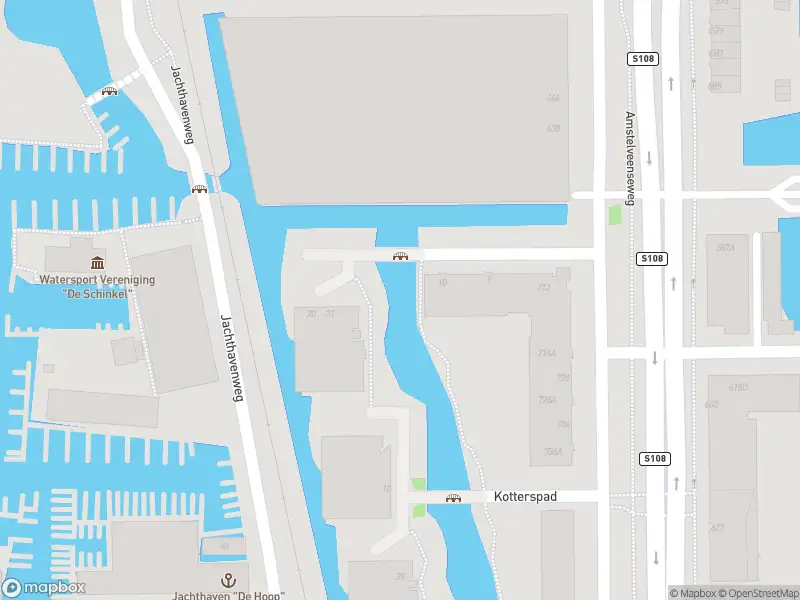 Ambulance met grote spoed naar de Gaffelaarspad in Amsterdam