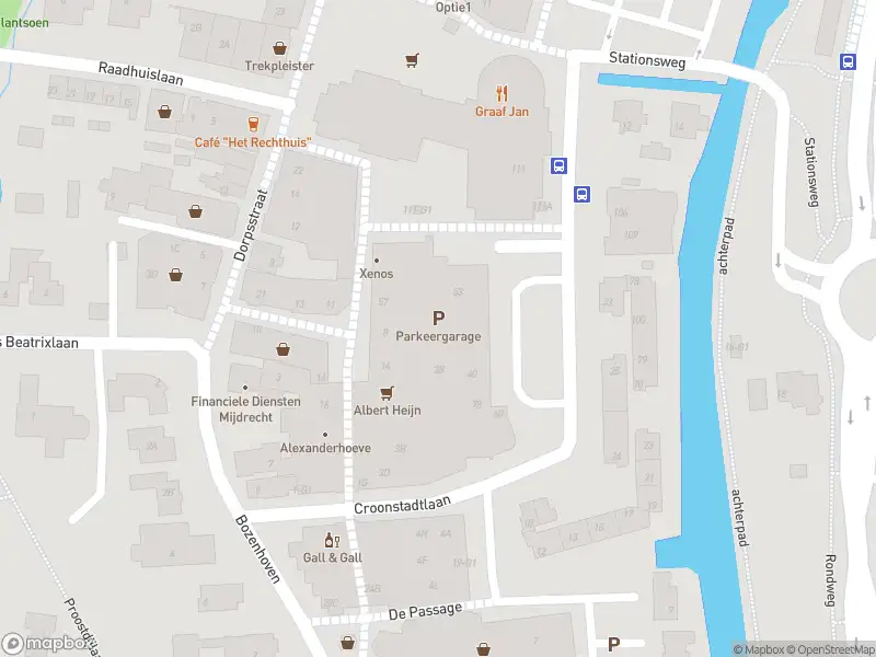 Ambulance met grote spoed naar de De Passage in Mijdrecht