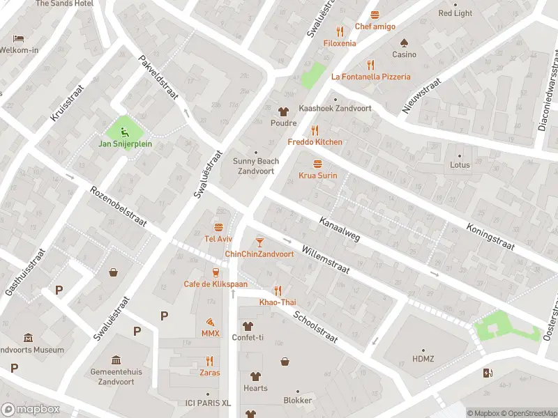 Ambulance en brandweer met grote spoed naar de Koningstraat in Zandvoort vanwege gebouwbrand