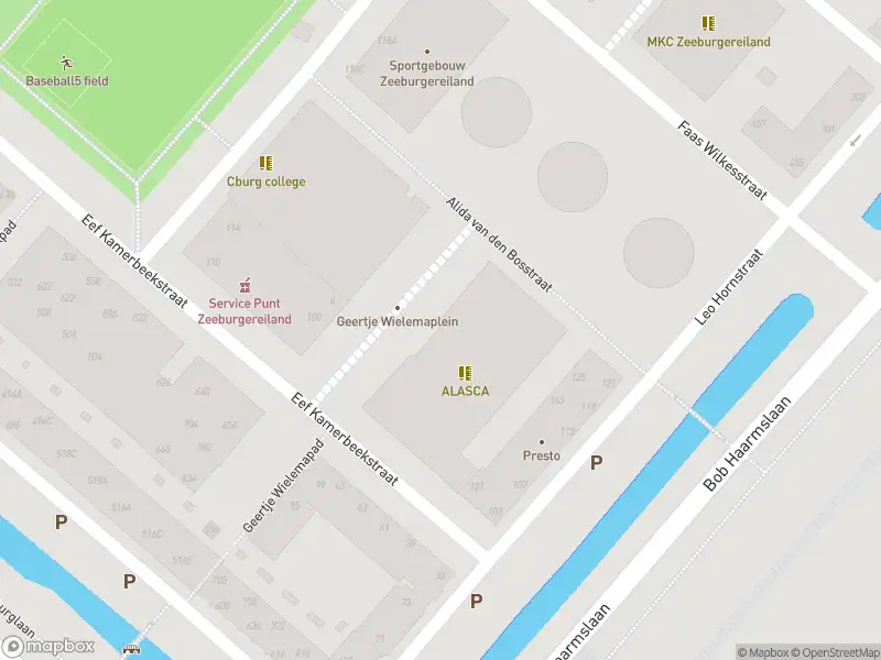 Ambulance met grote spoed naar de Geertje Wielemaplein in Amsterdam