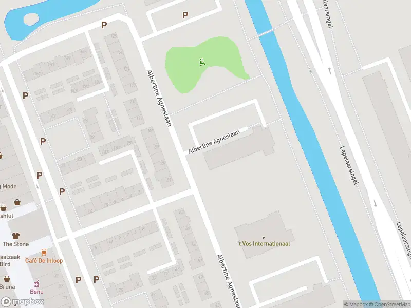 Ambulance met grote spoed naar de Albertine Agneslaan in Vlaardingen