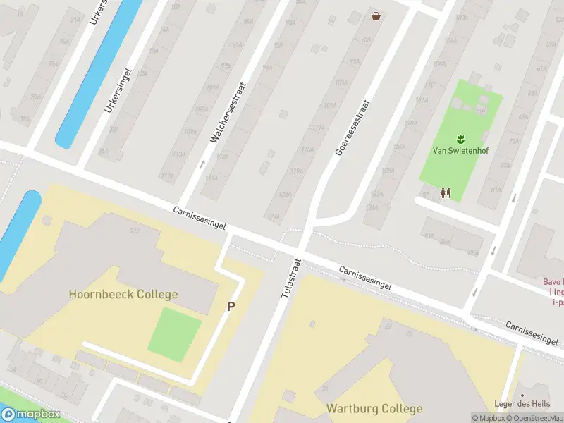 Ambulance met grote spoed naar de Carnissesingel in Rotterdam