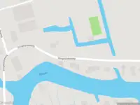 Ambulance met grote spoed naar de Slingelandseweg in Giessenburg