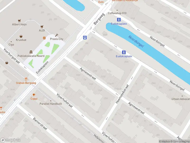 Ambulance met grote spoed naar de Agniesestraat in Rotterdam