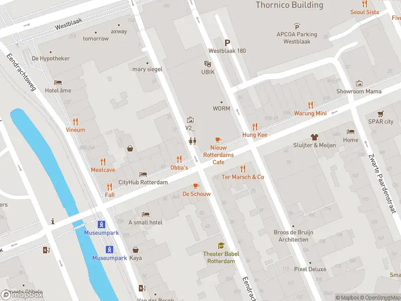 Ambulance met grote spoed naar de Witte de Withstraat in Rotterdam