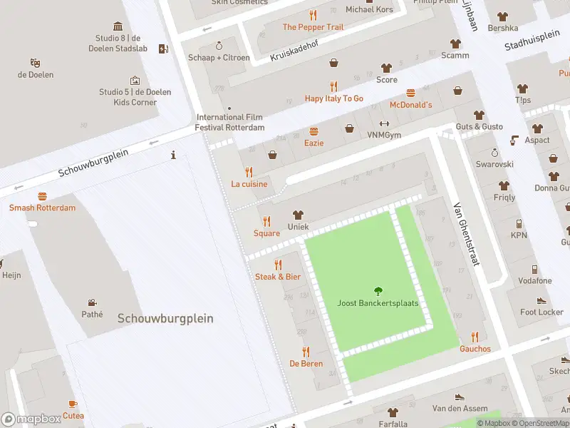 Ambulance met gepaste spoed naar de Joost Banckertsplaats in Rotterdam