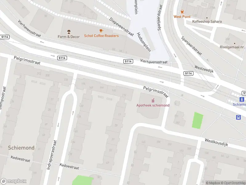 Ambulance met grote spoed naar de Pelgrimsstraat in Rotterdam
