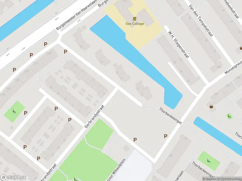 Ambulance met grote spoed naar de Ruijs de Beerenbroucklaan in Schiedam
