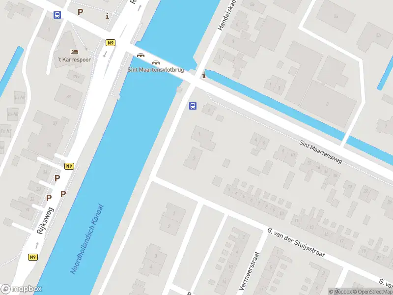 Ambulance met grote spoed naar de Gerrit van der Sluijsstraat in Sint Maartensvlotbrug