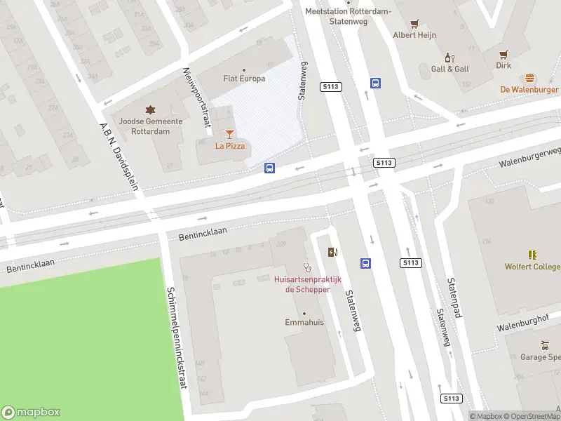 Ambulance met grote spoed naar de Statenweg in Rotterdam
