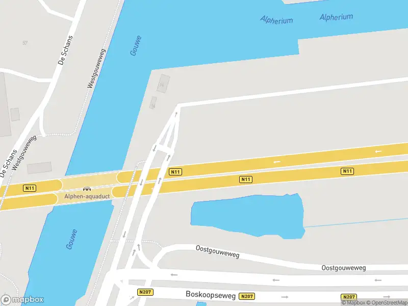 Ambulance met gepaste spoed naar de Boskoopseweg in Alphen aan den Rijn