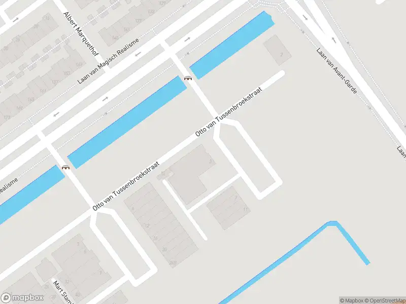 Ambulance met grote spoed naar de Theodoor Colenbranderhof in Rotterdam