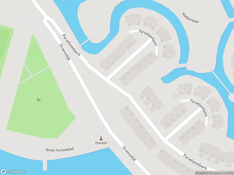 Ambulance met grote spoed naar de Paradijsselpark in Capelle aan den IJssel