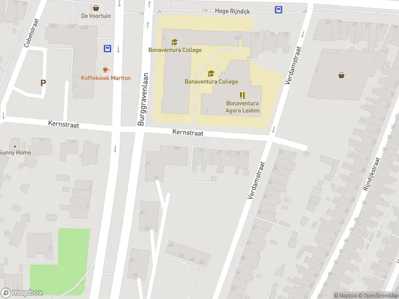 Brandweer met gepaste spoed naar de De Goejestraat in Leiden vanwege afhijsen patient