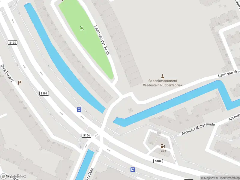 Ambulance met grote spoed naar de Laan van der Kroft in 's-Gravenhage