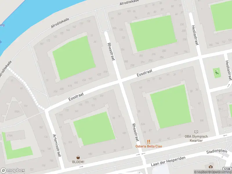 Ambulance met grote spoed naar de Rheastraat in Amsterdam