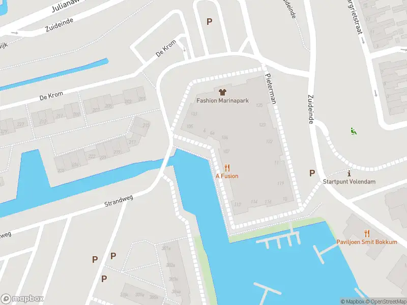 Ambulance met grote spoed naar de Pieterman in Volendam