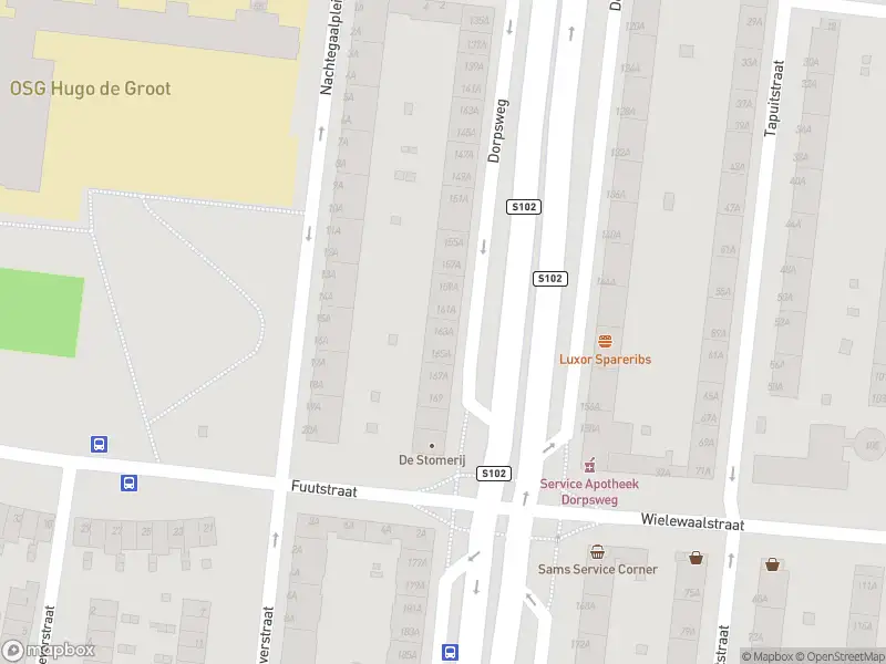 Ambulance met gepaste spoed naar de Dorpsweg in Rotterdam
